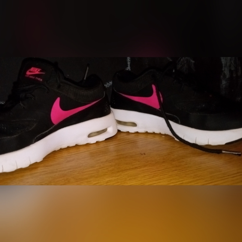 Kids Nike Air Max Thea 2.5Y  black mesh with pink accents foam midsole